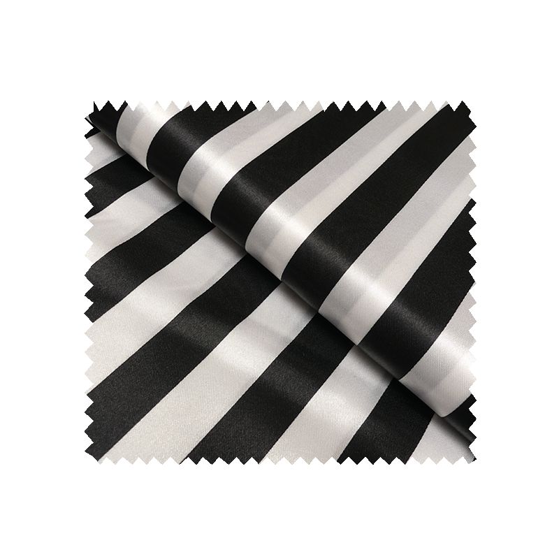 Livre en tissus : noir et blanc