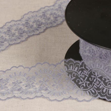 Tulle brode entre deux