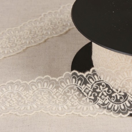 Tulle brode entre deux