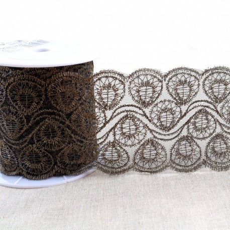 Broderie métallique sur tulle