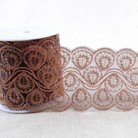 Broderie métallique sur tulle