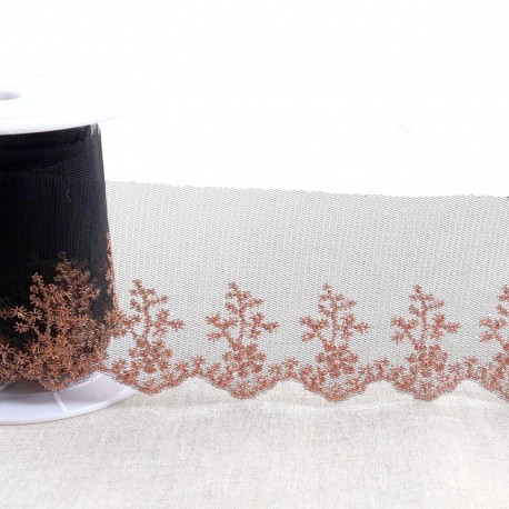 Broderie métallique sur tulle