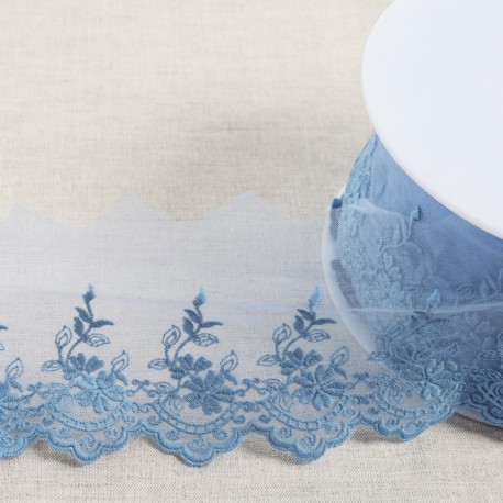 Tulle brodé fleurs festonné
