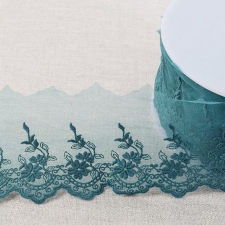 Tulle brodé fleurs festonné