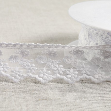 Tulle brodé fleurettes mat