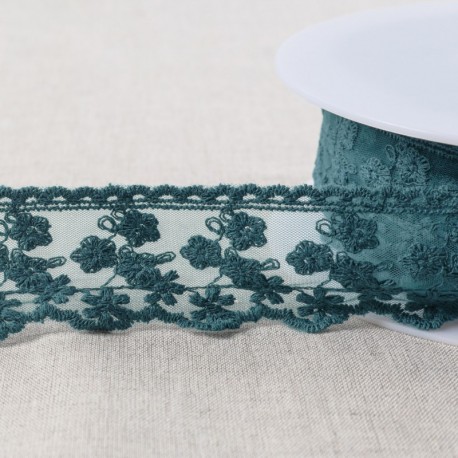 Tulle brodé fleurettes mat