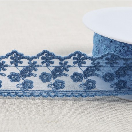 Tulle brodé fleurettes mat