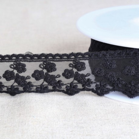 Tulle brodé fleurettes mat