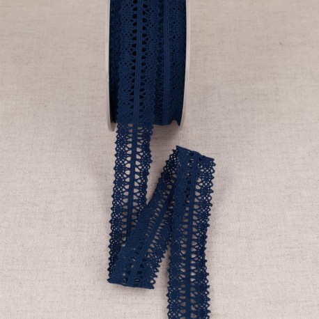 Dentelle entre deux