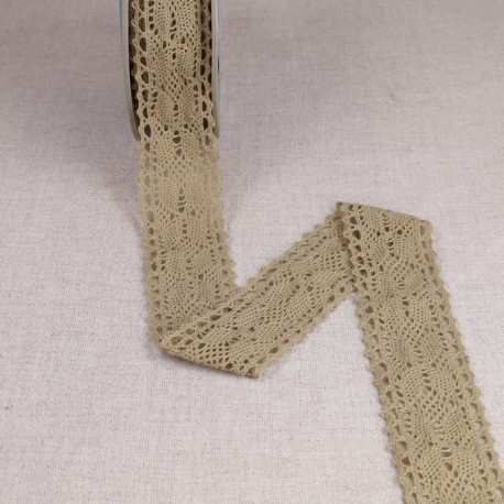Dentelle entre deux