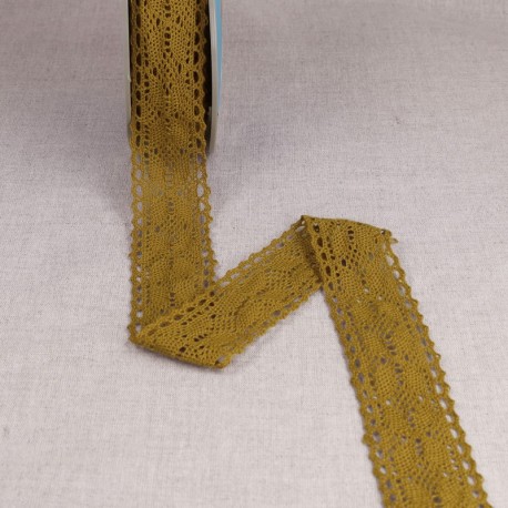 Dentelle entre deux