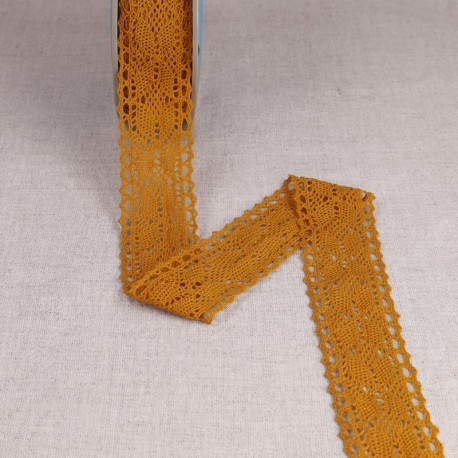 Dentelle entre deux