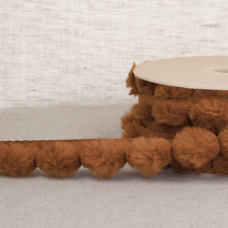 Bande de pompons fourrure synthetique
