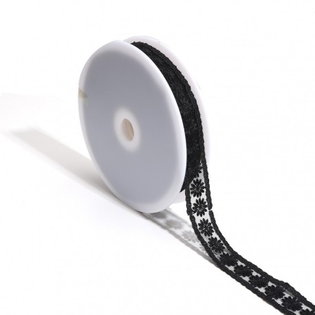 Broderie fleurs sur tulle