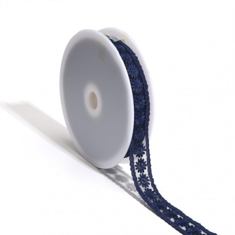 Broderie fleurs sur tulle