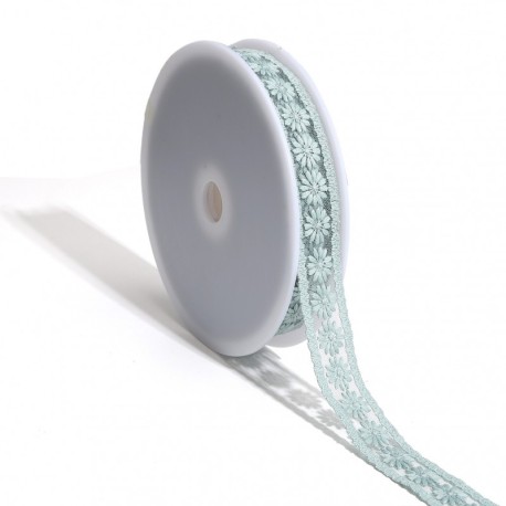 Broderie fleurs sur tulle