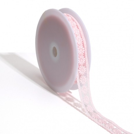 Broderie fleurs sur tulle