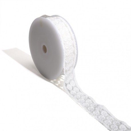 Broderie fleurs sur tulle