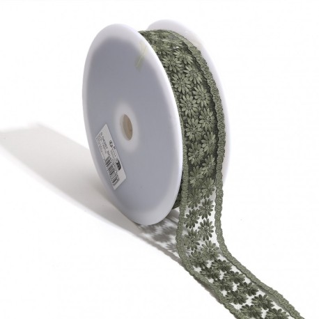 Broderie fleurs sur tulle