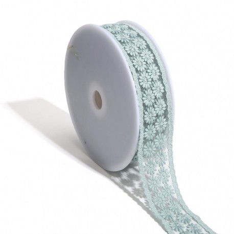 Broderie fleurs sur tulle