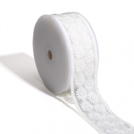 Broderie fleurs sur tulle