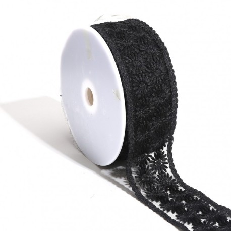 Broderie fleurs sur tulle