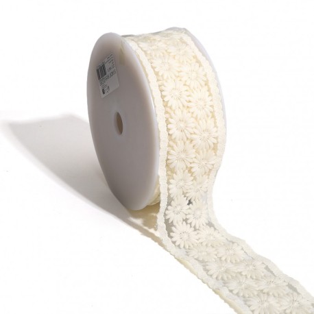 Broderie fleurs sur tulle