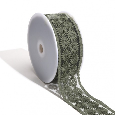 Broderie fleurs sur tulle