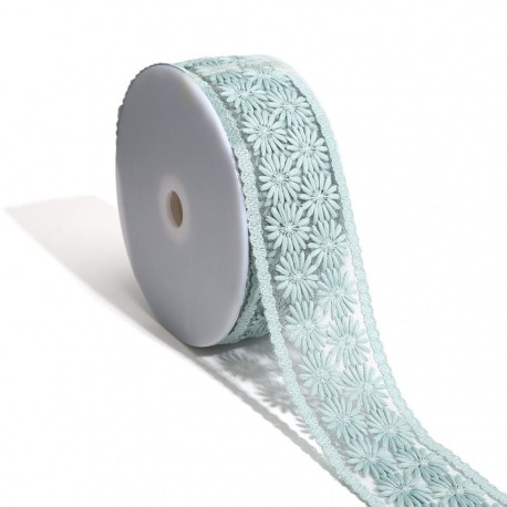 Broderie fleurs sur tulle