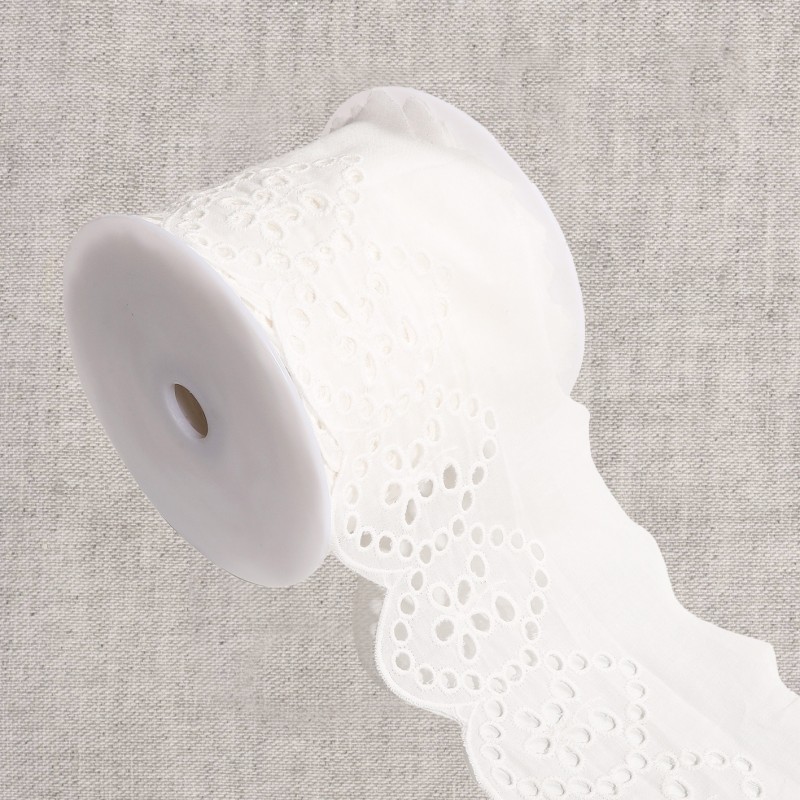 Broderie fleurs  Blanc