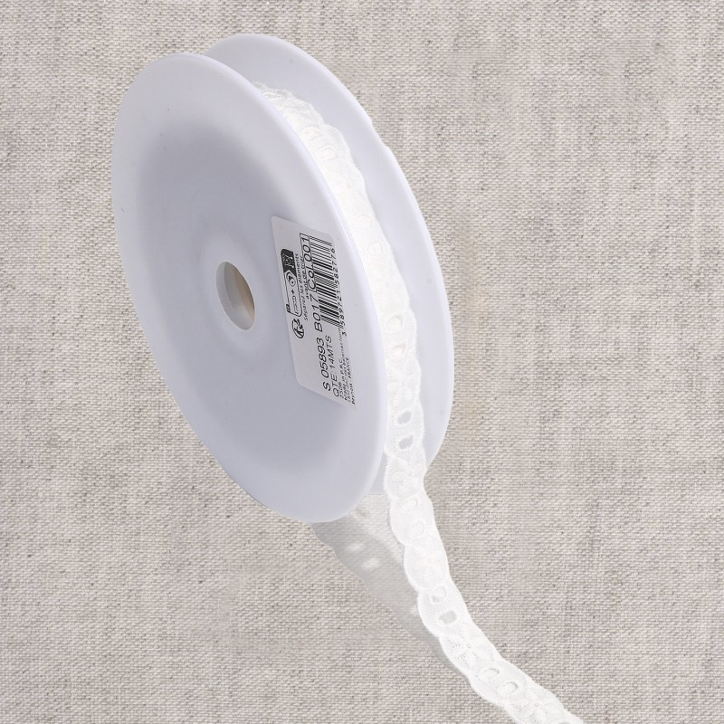 Broderie entre deux passe ruban  Blanc
