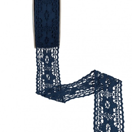 Dentelle entre deux fleurs