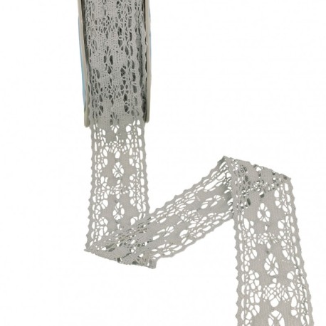 Dentelle entre deux fleurs