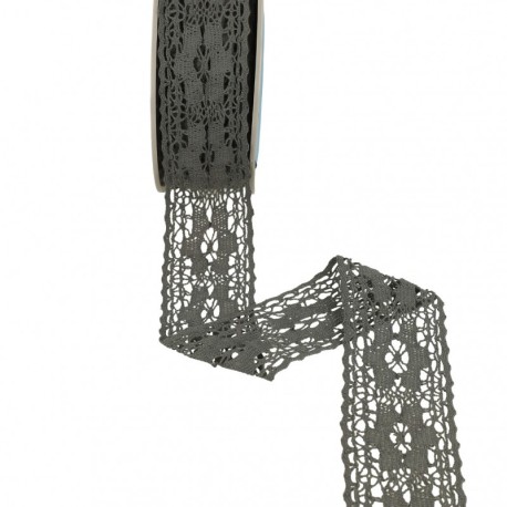 Dentelle entre deux fleurs