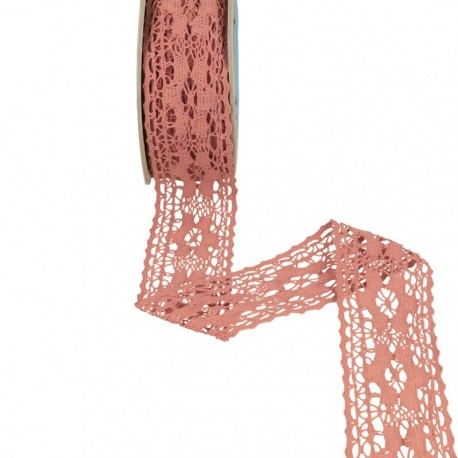 Dentelle entre deux fleurs