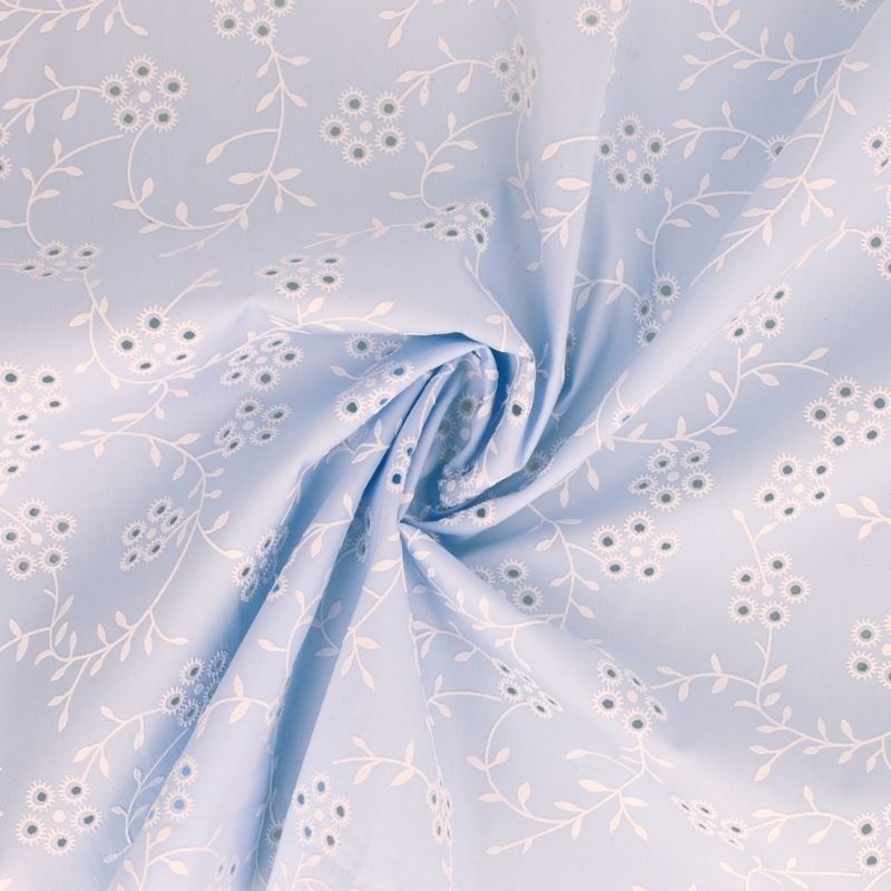 Tissu Popeline Floquée Esprit Broderie Bleu Ciel 