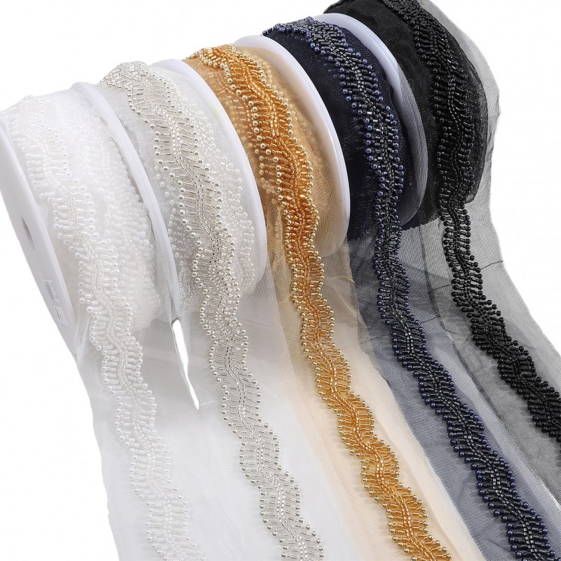 Galon perles brodees sur voile