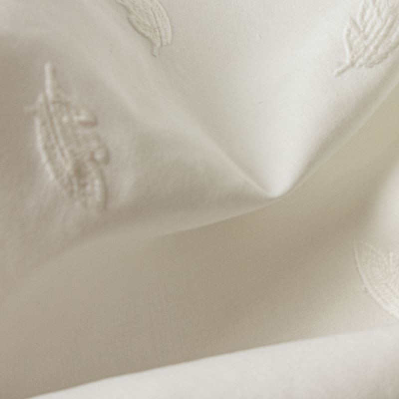 Tissu Voile de Coton Brodé Feuille Ecru 