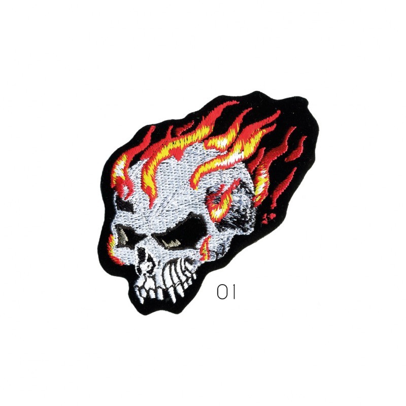 Tete de mort en feu