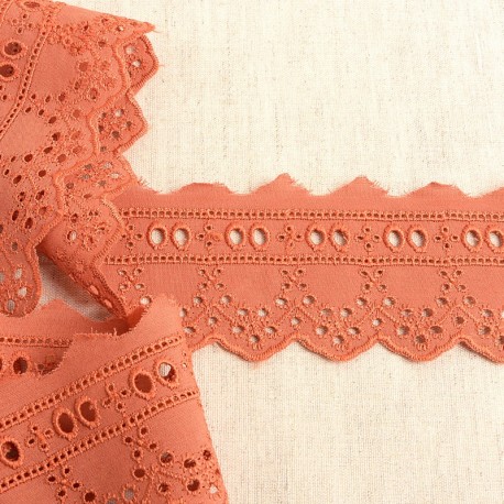Broderie passe ruban
